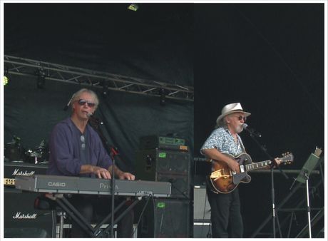 Wayne Mason (L) and John Donoghue (R) performing on the mainstage at the 2014 Ngapuhi Festival, Kaikohe, Northland.